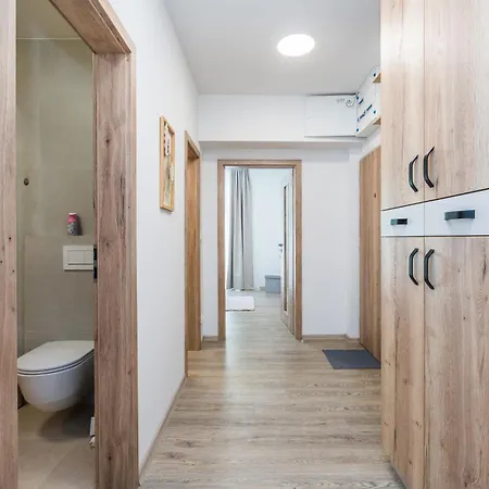 Perla Hradce 101 Apartment