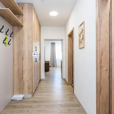 Perla Hradce 101 Apartment